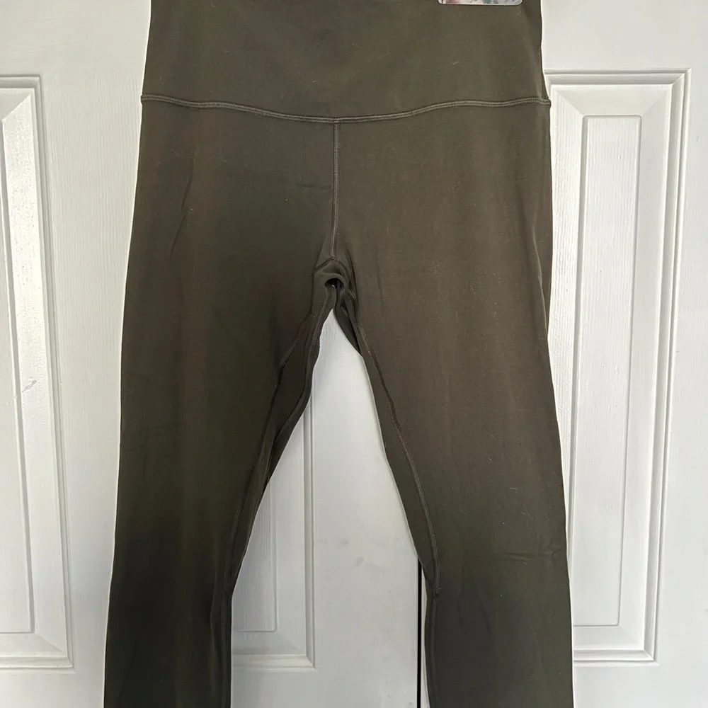 Lululemon Align Crop 21” Legging Moss Green - Picture 2 of 5